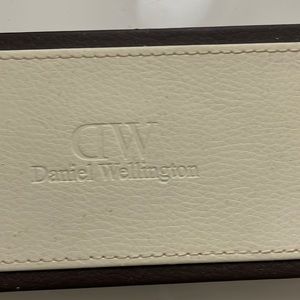 Daniel Wellington watch box